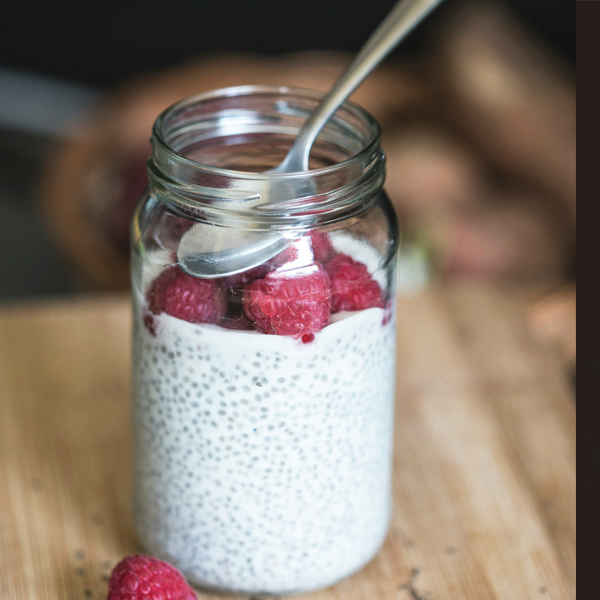Chialı Puding (Pratik ve Tok Tutan) chia puding